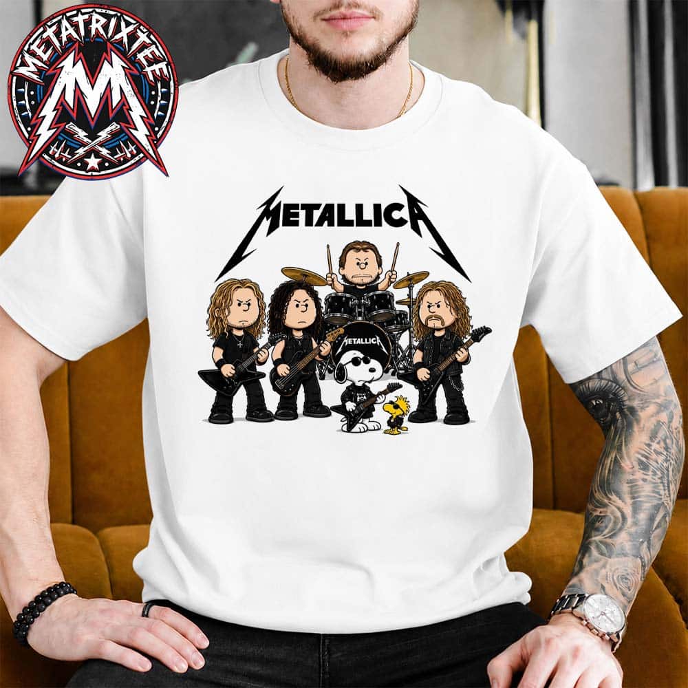 Metallica × Snoopy Master Of Peanuts The Ultimate Rock Mashup White Short T-Shirt Metallica × Snoopy Master Of Peanuts The Ultimate Rock Mashup White Short T-Shirt