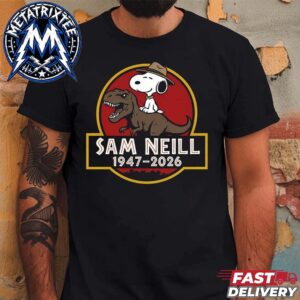 Snoopy Cover Sam Neill Tribute The Heart Of Jurassic Park 1947-2026 Black Short T-Shirt